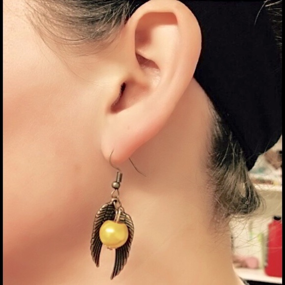 HARRY POTTER GOLDEN SNITCH EARRINGS - Picture 2 of 2